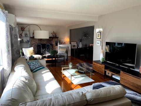 155 Geering Ter, Paramus, NJ 07652 photo 2