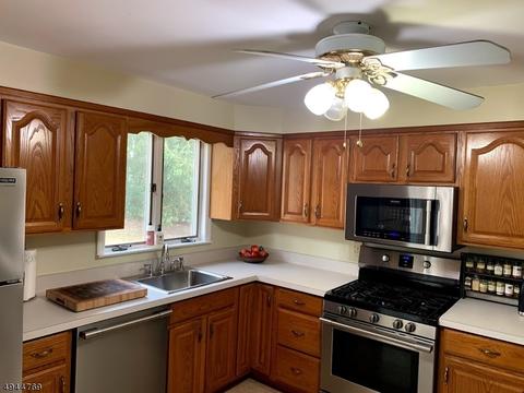 155 Geering Ter, Paramus, NJ 07652 photo 5
