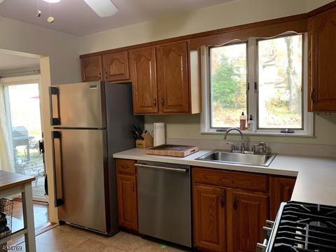 155 Geering Ter, Paramus, NJ 07652 photo 6