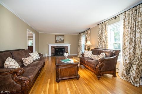 9 Jane Ter, Mendham, NJ 07945 photo 2