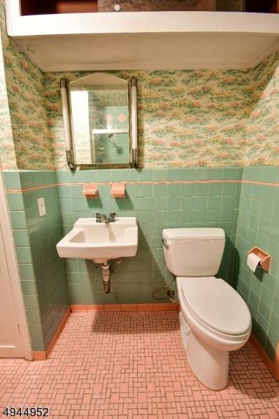 233 Forest Ave, Paramus, NJ 07652 photo 13
