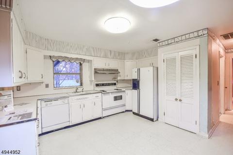 233 Forest Ave, Paramus, NJ 07652 photo 7