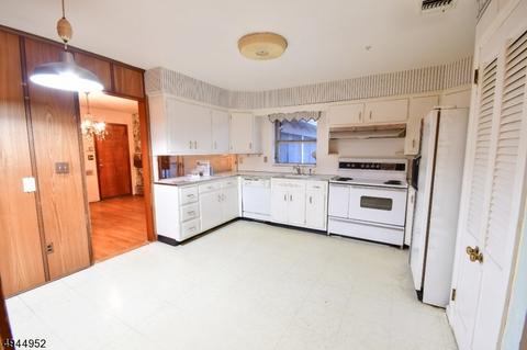 233 Forest Ave, Paramus, NJ 07652 photo 8