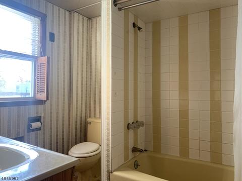 428 E 3rd Ave, Roselle, NJ 07203 photo 10
