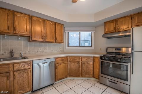 9 Delbarton Ct, Hackettstown, NJ 07840 photo 2