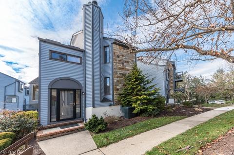 9 Delbarton Ct, Hackettstown, NJ 07840 photo 1