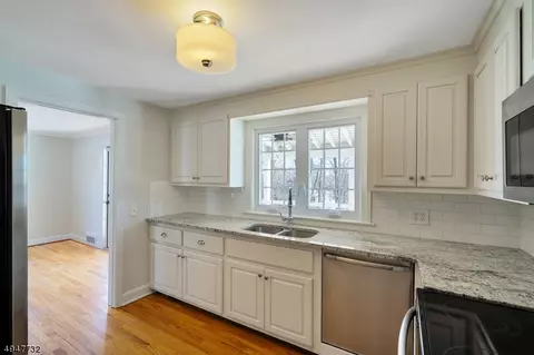 2 E Ridge Dr, Berkeley Heights, NJ 07922 photo 9