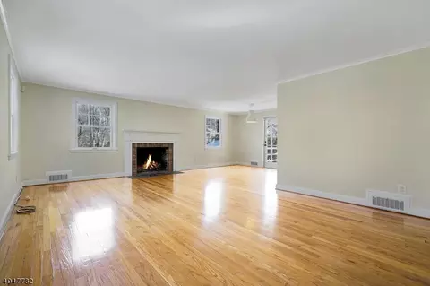 2 E Ridge Dr, Berkeley Heights, NJ 07922 photo 4