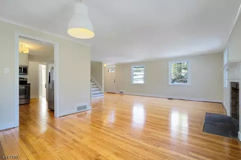 2 E Ridge Dr, Berkeley Heights, NJ 07922 photo 6