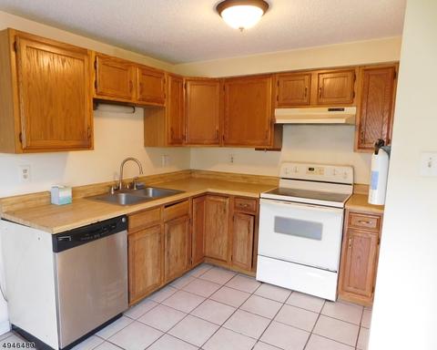 114 Constitution Way, Franklin, NJ 07416 photo 5