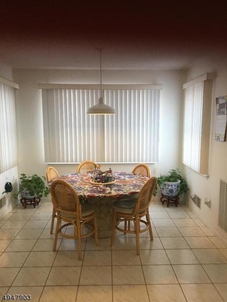 21 Foxboro Rd, Wayne, NJ 07470 photo 6