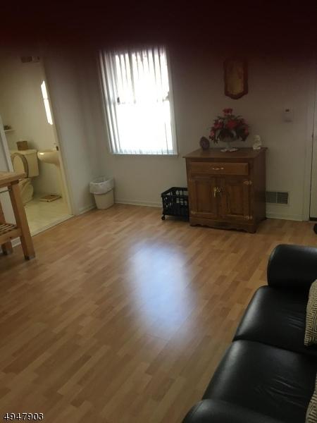 21 Foxboro Rd, Wayne, NJ 07470 photo 8