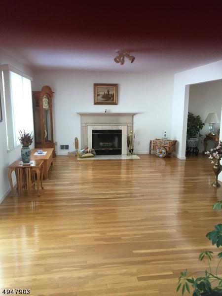 21 Foxboro Rd, Wayne, NJ 07470 photo 5