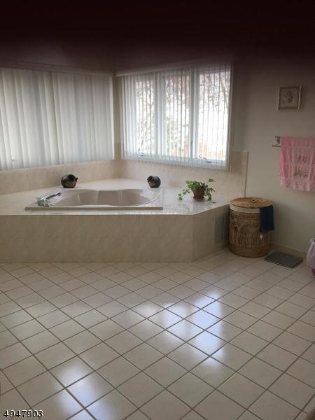 21 Foxboro Rd, Wayne, NJ 07470 photo 11