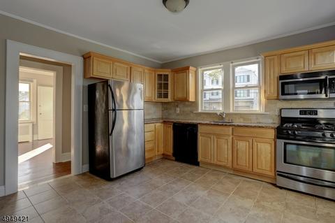 39 Willow St, Millburn, NJ 07041 photo 4
