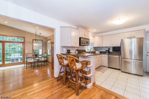1 White Oak Ln, Wayne, NJ 07470 photo 2