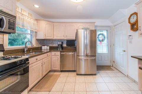 1 White Oak Ln, Wayne, NJ 07470 photo 3
