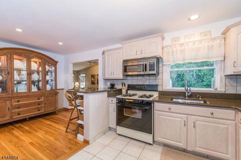 1 White Oak Ln, Wayne, NJ 07470 photo 4