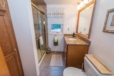 1 White Oak Ln, Wayne, NJ 07470 photo 17