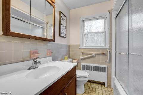 34 Pinecrest Ter, Wayne, NJ 07470 photo 11