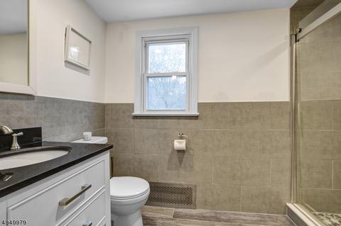 34 Pinecrest Ter, Wayne, NJ 07470 photo 14