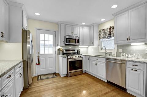 34 Pinecrest Ter, Wayne, NJ 07470 photo 8
