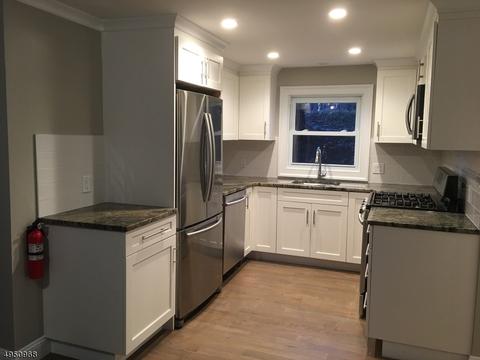 8 Macbeth Ct, Waldwick, NJ 07463 photo 3
