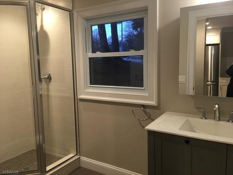 8 Macbeth Ct, Waldwick, NJ 07463 photo 5