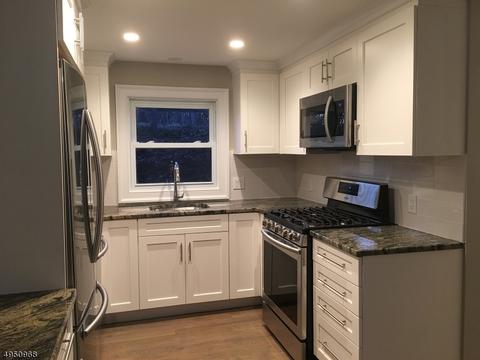 8 Macbeth Ct, Waldwick, NJ 07463 photo 4
