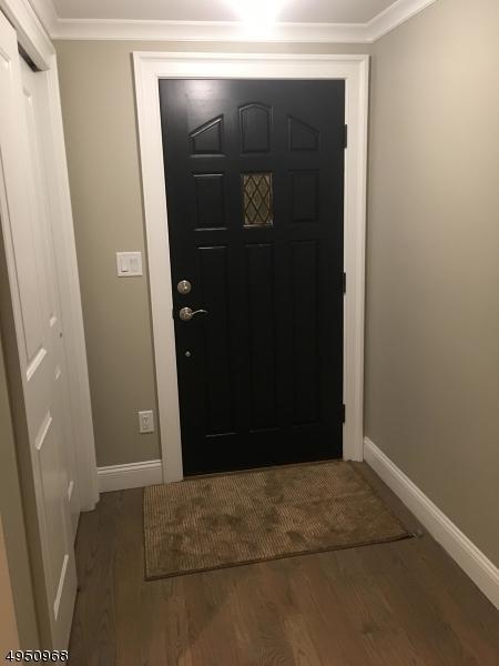 8 Macbeth Ct, Waldwick, NJ 07463 photo 2