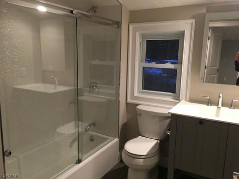 8 Macbeth Ct, Waldwick, NJ 07463 photo 11