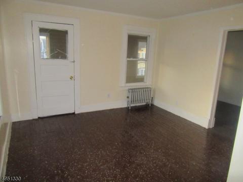 11 Beech St, Passaic, NJ 07055 photo 6