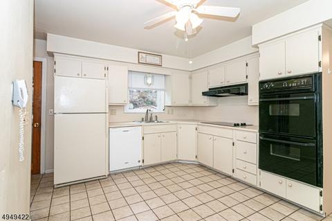 372 Upland Rd, Mountainside, NJ 07092 photo 8