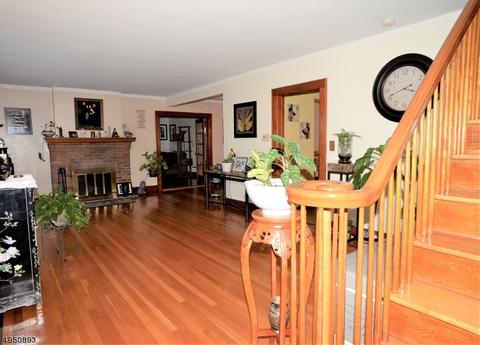 846 Ratzer Rd, Wayne, NJ 07470 photo 3
