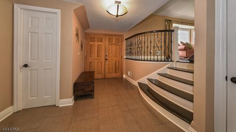 10 Mohawk Dr, Springfield, NJ 07081 photo 2