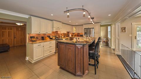 10 Mohawk Dr, Springfield, NJ 07081 photo 3