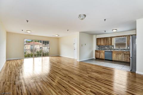 21 Seabury St, Newark, NJ 07104 photo 4