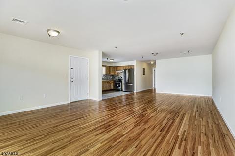 21 Seabury St, Newark, NJ 07104 photo 5