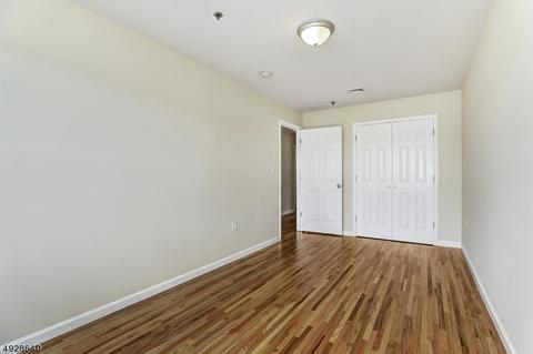21 Seabury St, Newark, NJ 07104 photo 9
