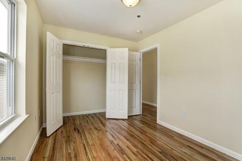 21 Seabury St, Newark, NJ 07104 photo 8