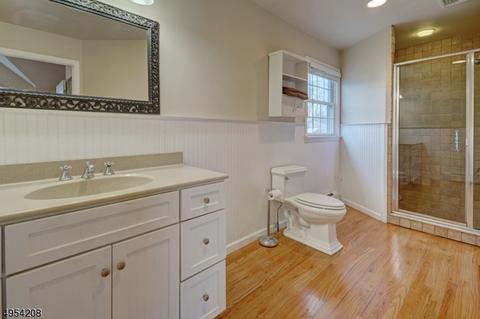 376 Hickory Ave, Paramus, NJ 07652 photo 15