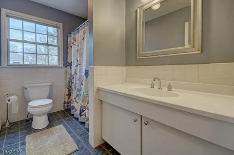 376 Hickory Ave, Paramus, NJ 07652 photo 18
