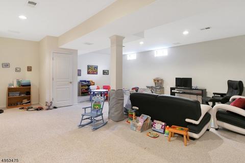 113 Whitepine Ct, Paramus, NJ 07652 photo 20