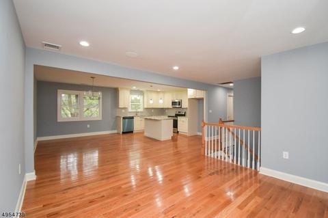 9 Rolling View Dr, Hackettstown, NJ 07840 photo 3