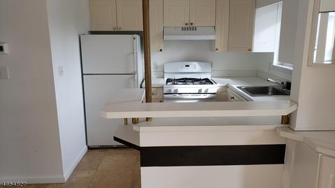 304 Brittany Dr, Wayne, NJ 07470 photo 4