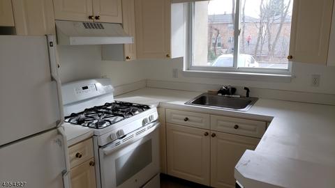 304 Brittany Dr, Wayne, NJ 07470 photo 5