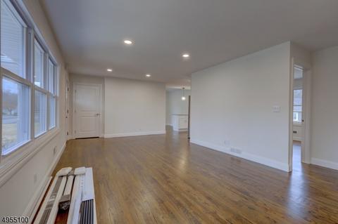 40 Jerome Pl, Wayne, NJ 07470 photo 6