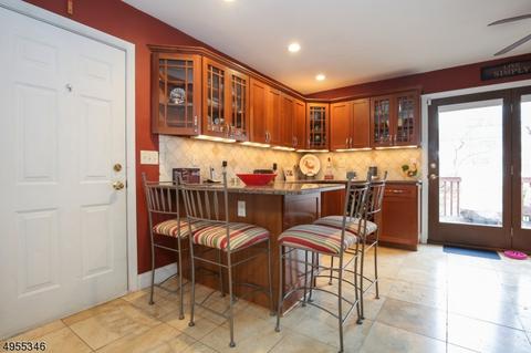 1 Beverly Ln, Waldwick, NJ 07463 photo 2