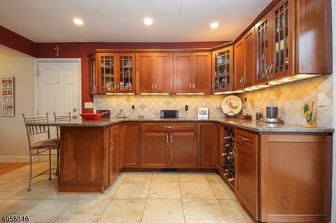 1 Beverly Ln, Waldwick, NJ 07463 photo 4