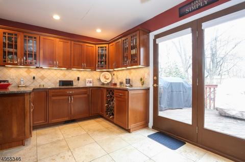 1 Beverly Ln, Waldwick, NJ 07463 photo 3